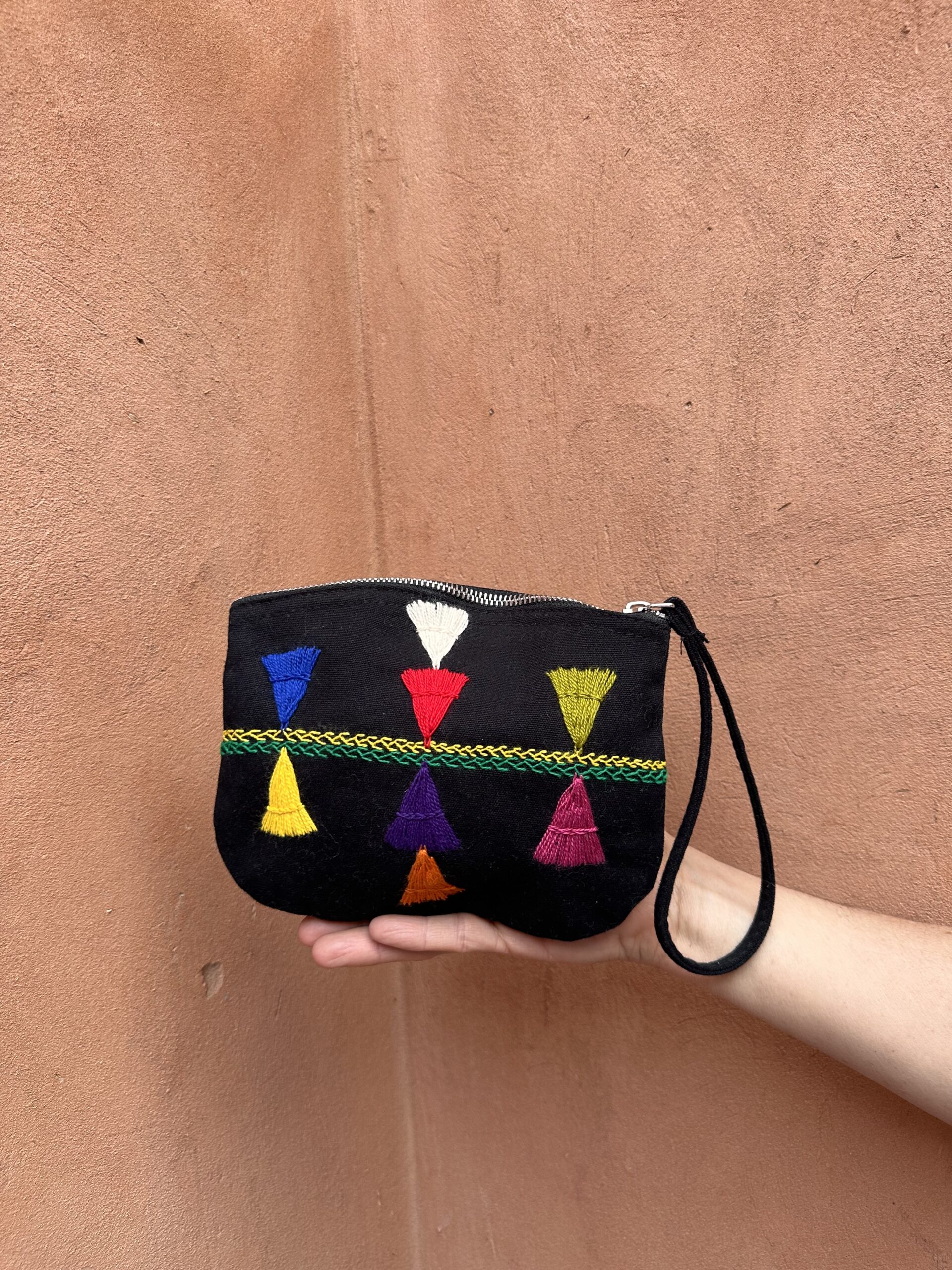 Pochette aux motifs berbères