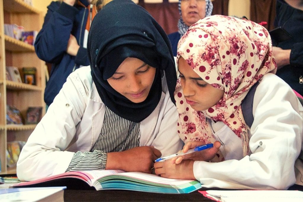 Véritable lieu de vie, de découvertes, de sérénité, notre deuxième bibliothèque au sein d'un collège rural du désert marocain a ouvert ses portes.
