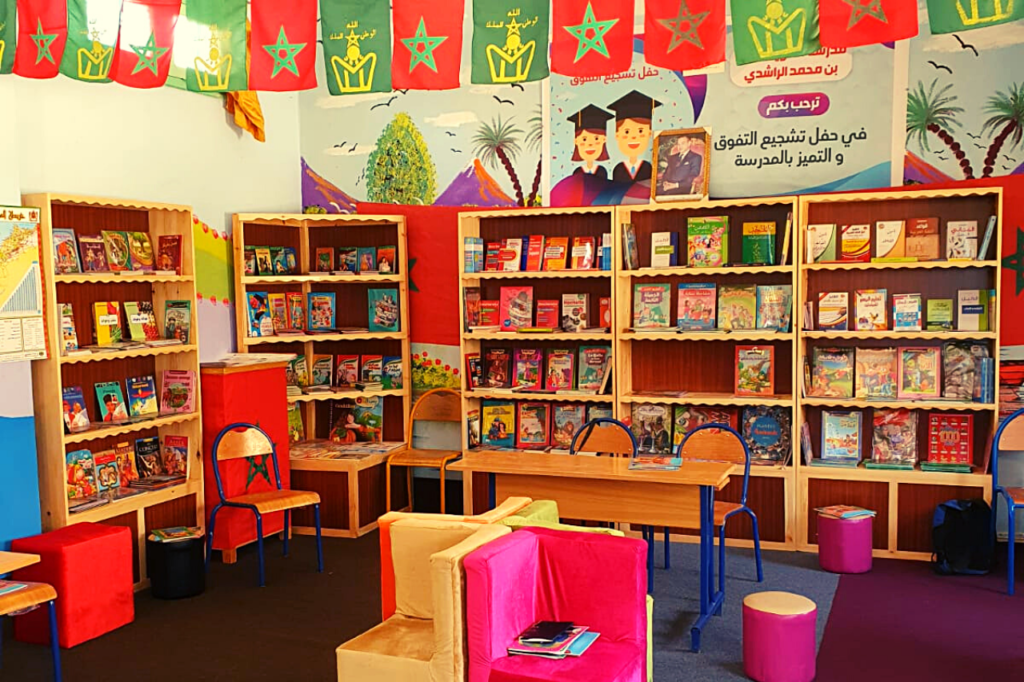 4 bibliothèques ont pu voir le jour auprès des écoles du désert et de Rissani bénéficiant à plus de 900 écoliers