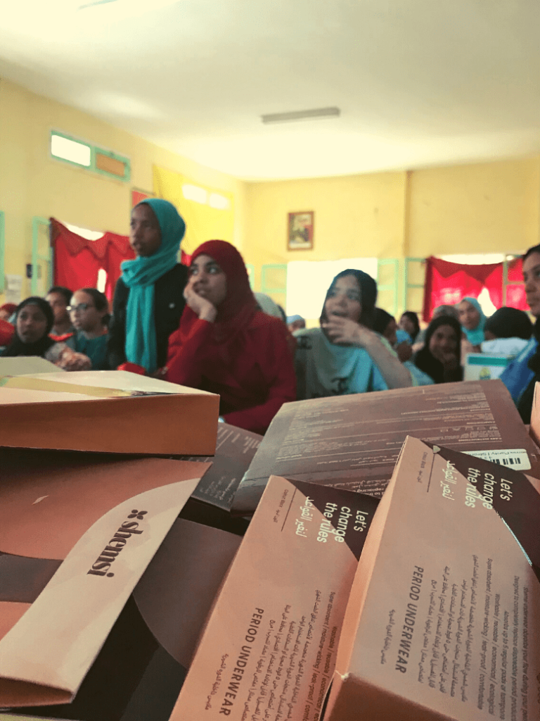 Notre première action de sensibilisation et d'équipement pour lutter contre la précarité menstruelle au Maroc. 74 jeunes filles ont pu bénéficier de culottes menstruelles.