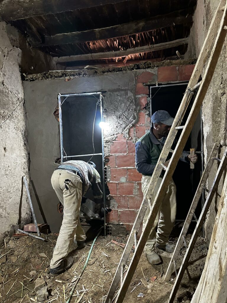 travaux intérieur pour des logements décents, mur en pisée