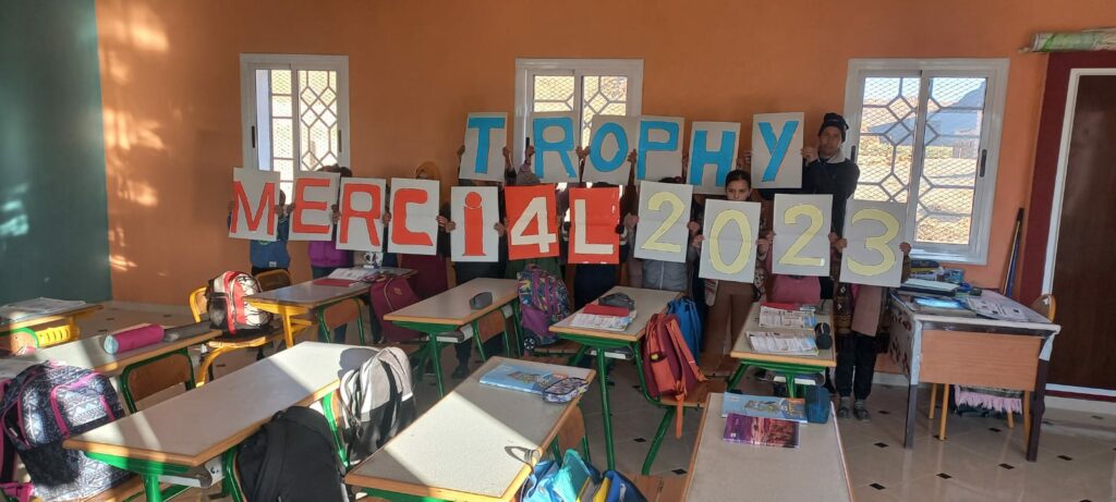 La générosité des participants du 4L Trophy 2023 a permis la construction de nouvelles salles de classe et sanitaires dans deux écoles de la province du Midelt.