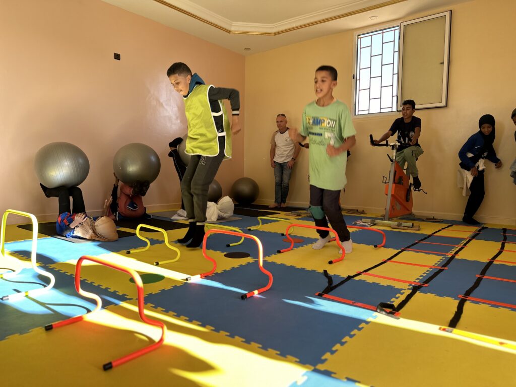 salle de sport El Ghorfa en enfants font du sport