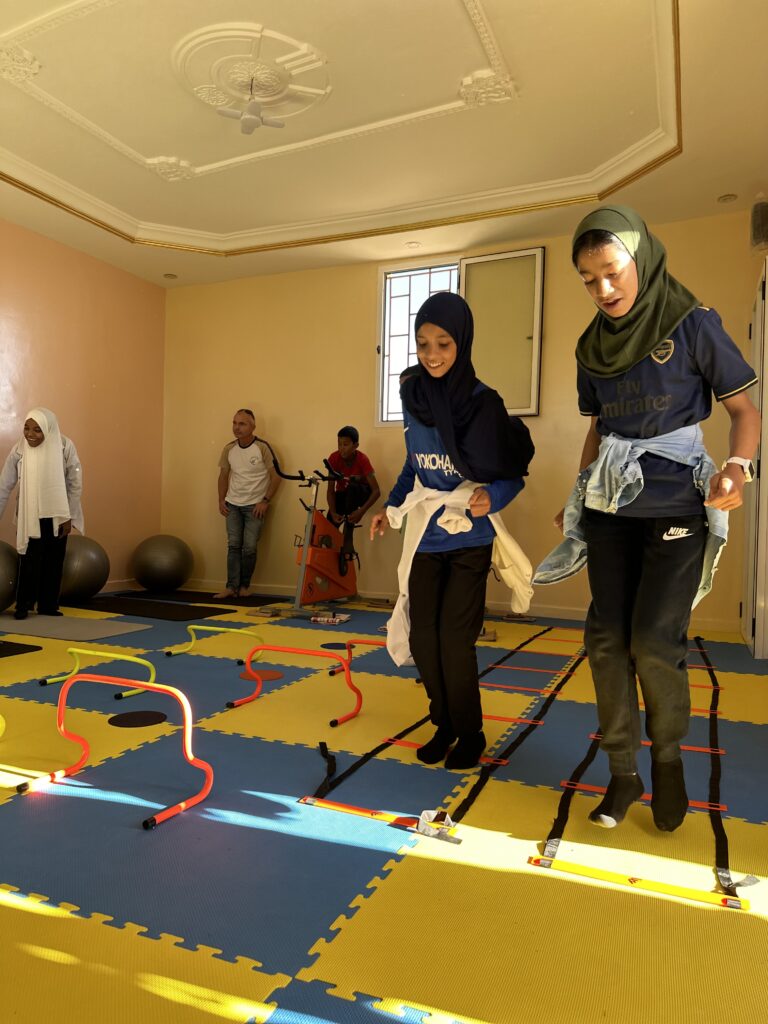 salle de sport El Ghorfa en enfants font du sport