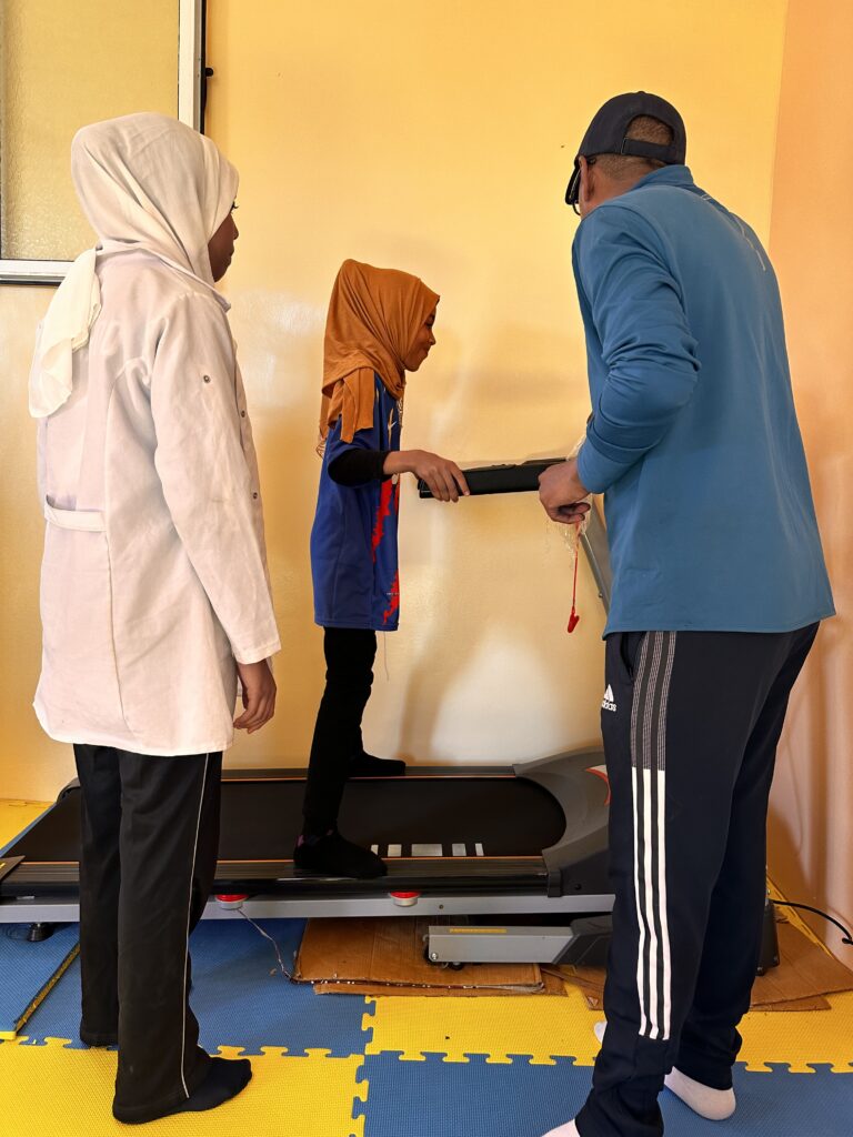 salle de sport El Ghorfa en enfants font du sport