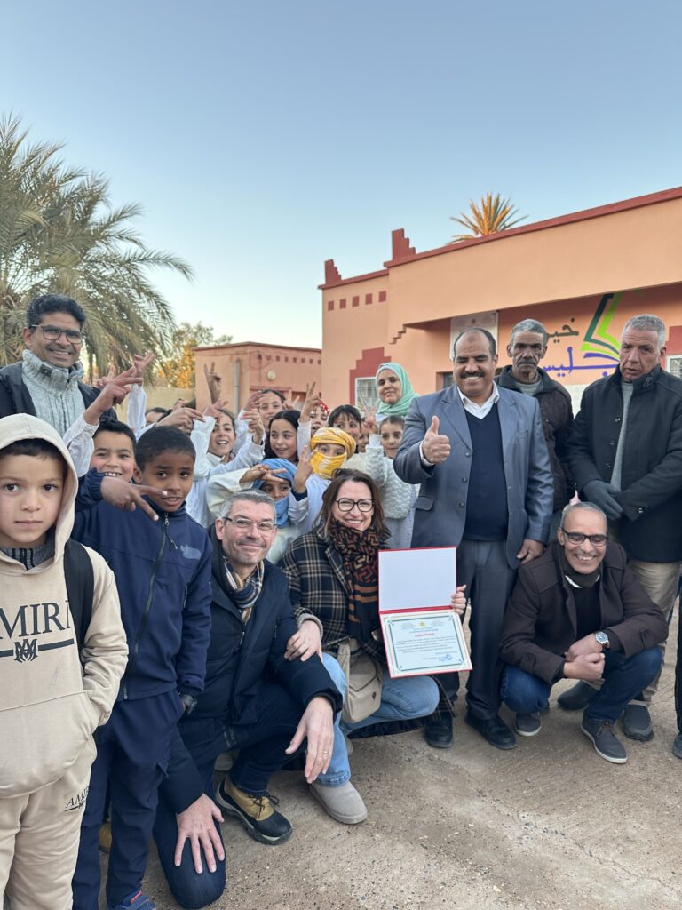Inauguration bibliothèque ksar Boudnib equipe école et enfants du désert