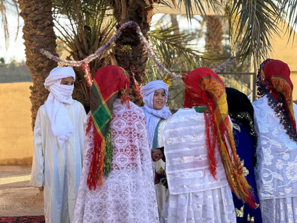 Inauguration bibliothèque ksar Boudnib costumes traditionnels
