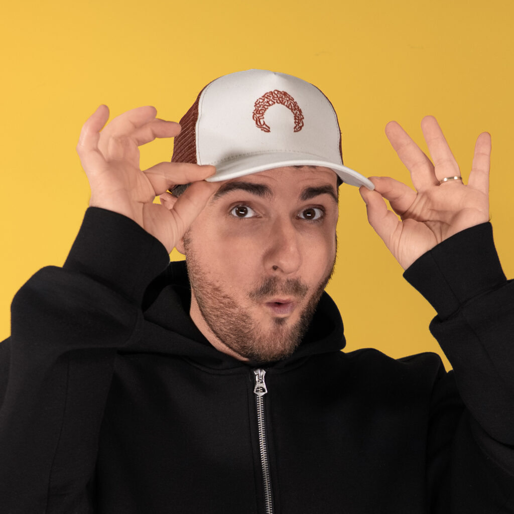 Nos parrains Amixem et Cyril ont créé la casquette Enfants du désert. Un produit solidaire disponible en précommande jusqu'au 24 mai seulement.